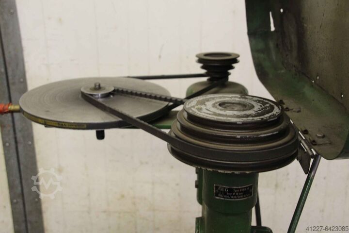 Taladro de banco AEG DTBK-10