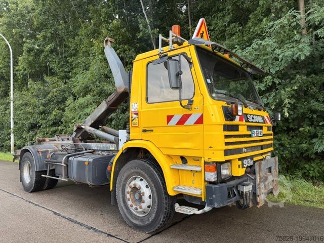 Kroklastbil SCANIA 93H 220 BLATT - BLATT / FR truck