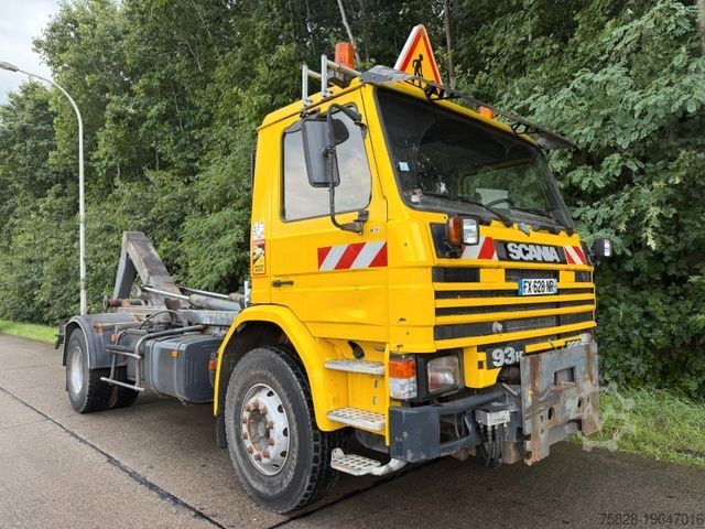 Kroklastbil SCANIA 93H   220   BLATT - BLATT / FR  truck