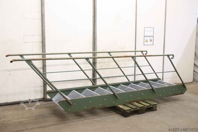 Trappe i stål Stahl Höhe 2140 mm Geländer beidseitig