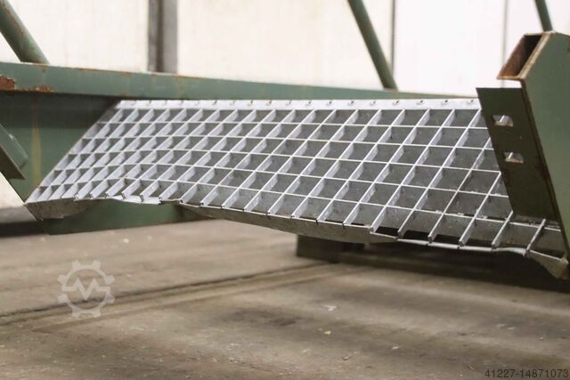 Trappe i stål Stahl Höhe 2140 mm Geländer beidseitig