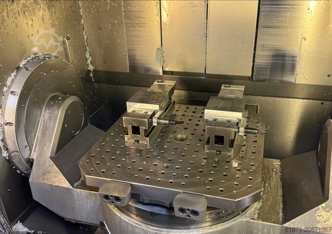 Universal machining center HERMLE C40U