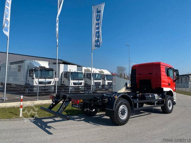 Șasiu de camion MAN TGM 18.250 4x4 BB/Fahrgestell/3-Sitze/Neu