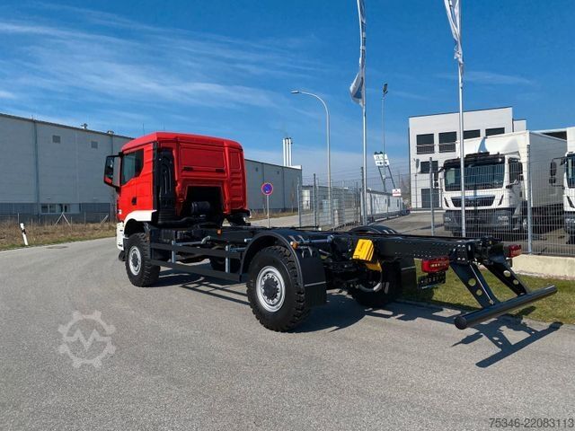 Șasiu de camion MAN TGM 18.250 4x4 BB/Fahrgestell/3-Sitze/Neu