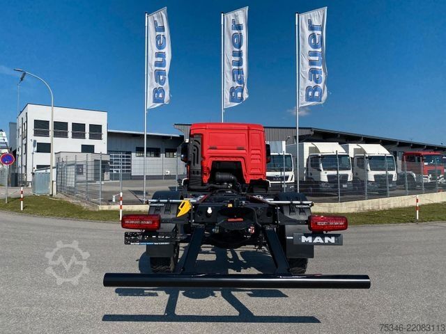 Șasiu de camion MAN TGM 18.250 4x4 BB/Fahrgestell/3-Sitze/Neu