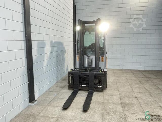 Viljuškar Still RX 70-30 T