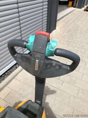 Empilhadeiras Elétricas de Palete Jungheinrich EJE R 220 R (Rampenfunktion)