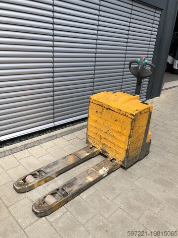 Elektrické paletové vozíky Jungheinrich EJE R 220 R (Rampenfunktion)
