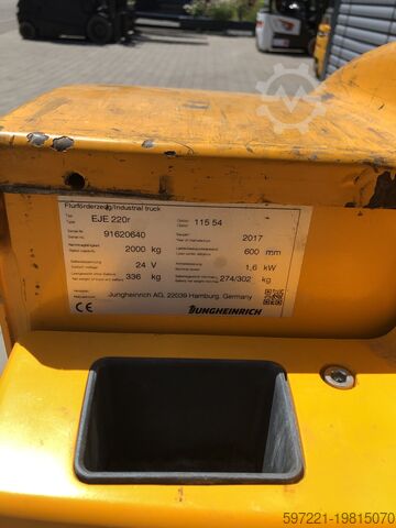 Elektrické paletové vozíky Jungheinrich EJE 220 R