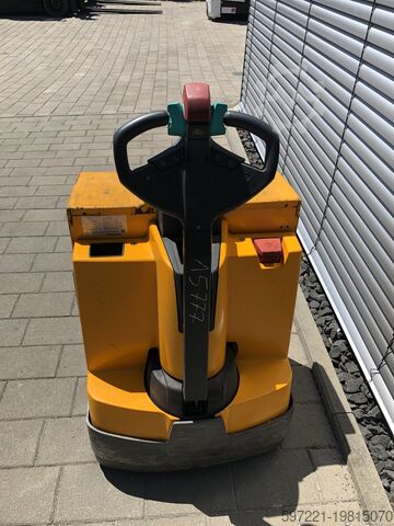 Elektrické paletové vozíky Jungheinrich EJE 220 R