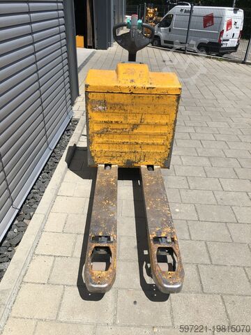 Elektrické paletové vozíky Jungheinrich EJE 220 R