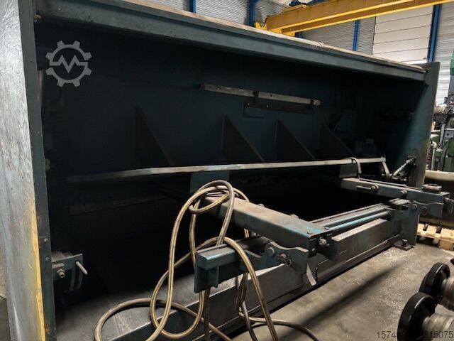 Hydraulisk giljotinsax HACO TS3012