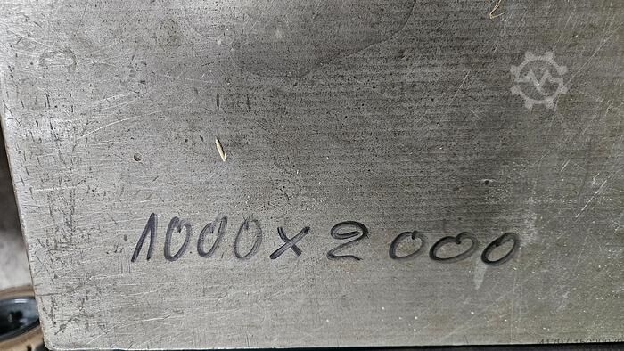 Diverse Anreißplatten, Aufspanntische mit Füßen