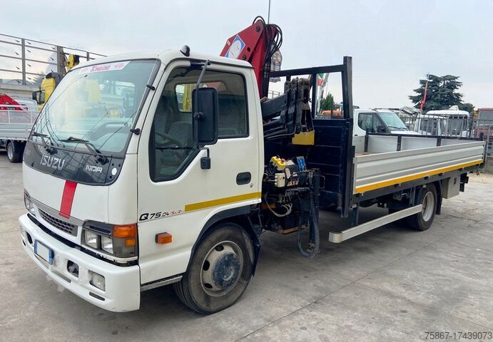 Autocarro con cassone fisso Isuzu Q 75.04