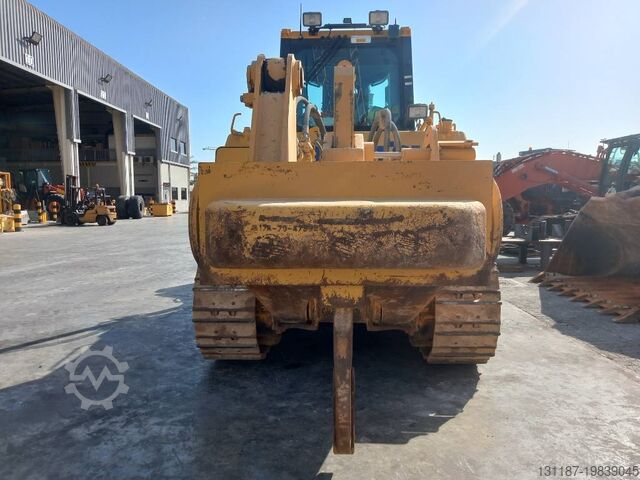 Egaliseermachine Komatsu D155-6R (4 pieces available in Abu Dhabi)