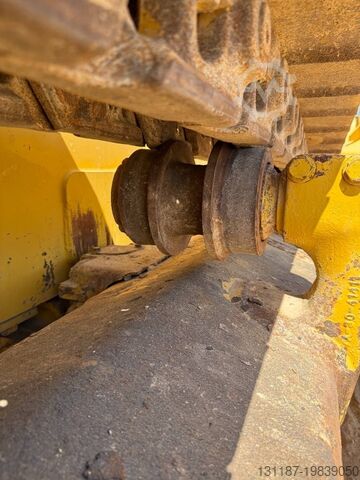 Egaliseermachine Komatsu D155A-6R (4 pieces available in Abu Dhabi)