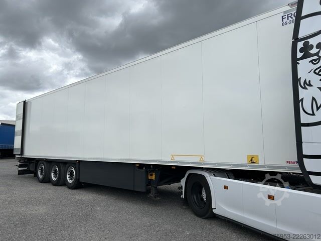 Semi-reboque frigorífico Schmitz Cargobull SKO 24 Rohrbahn Carrier Vector HE 19 Silent