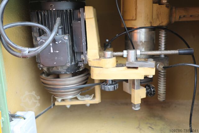 Freesmachine met kantelbare spindel Casadei F110