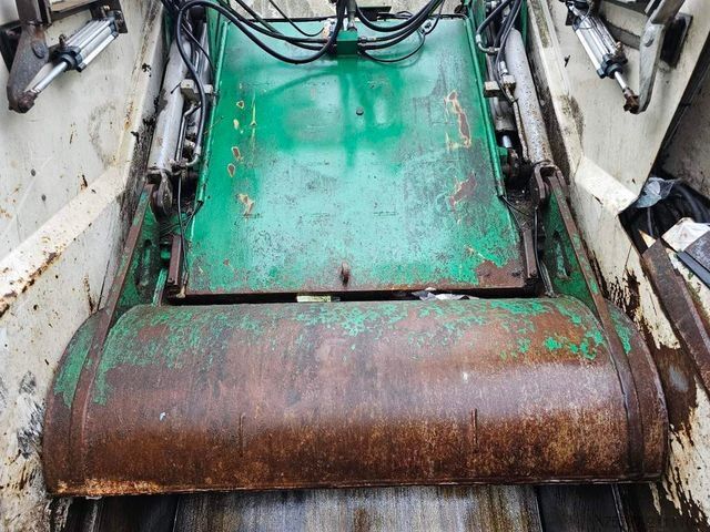 Vuilniswagen MERCEDES-BENZ 2629, 2 Kammern, Faun aus 2013, 22 cbm