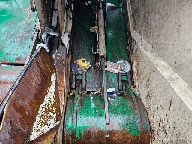 Vuilniswagen MERCEDES-BENZ 2629, 2 Kammern, Faun aus 2013, 22 cbm