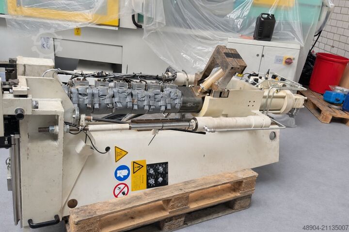 Injection molding machine Krauss Maffei KM 130-750-180 CXV BluePower