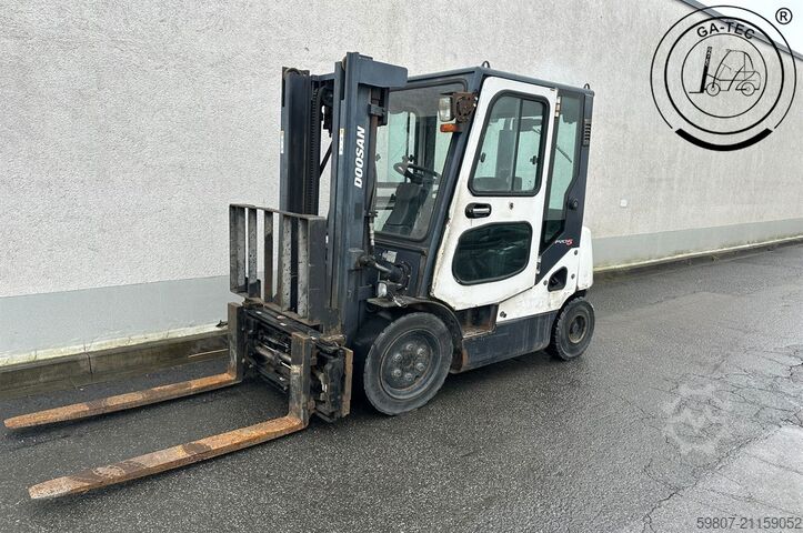 Empilhadeira diesel Doosan D25S-5