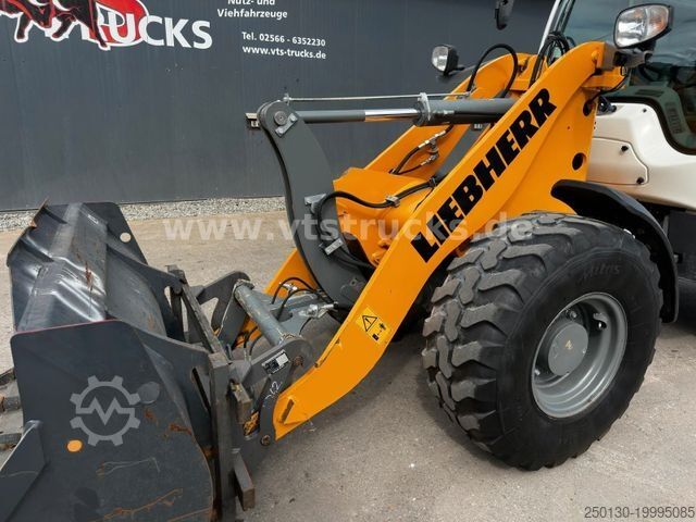 Wheel loader LIEBHERR L508C Radlader inkl Schaufel & Gabel BJ 2021
