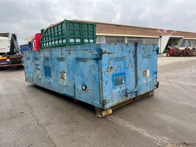 Roll-off container  CONTAINER SCARRABILE USATO A CIELO APERTO