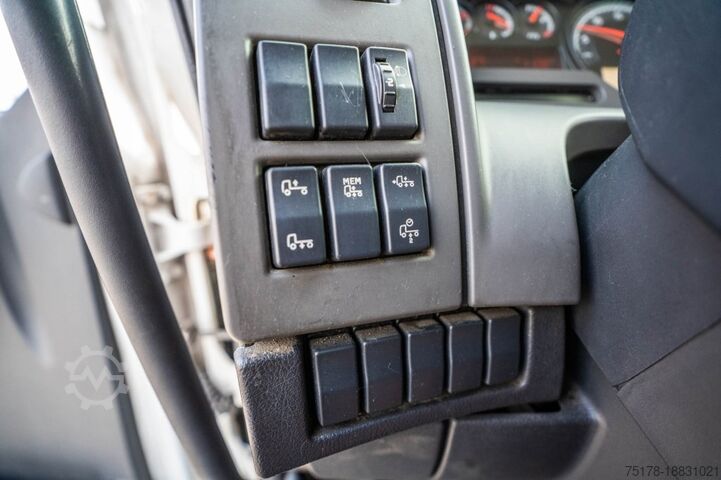 Koffer RENAULT MIDLUM 270 DXI (18t.)