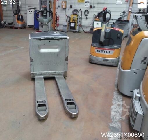 Electric Pallet Trucks Still EXU 16