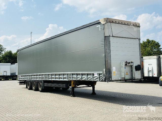 Otvorena poluprikolica sa ceradom Schmitz Cargobull Curtainsider Mega Getränke