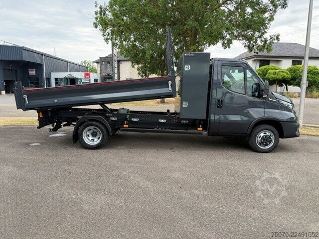 Lehký nákladní automobil se sklápěčem Iveco Daily 35C