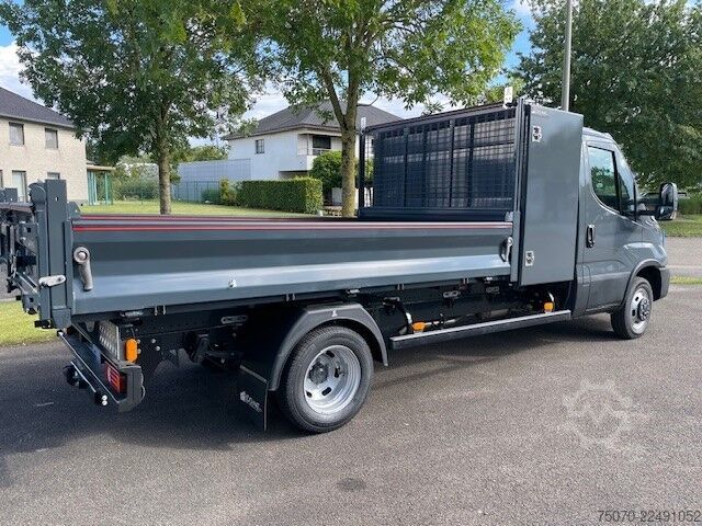 Lehký nákladní automobil se sklápěčem Iveco Daily 35C