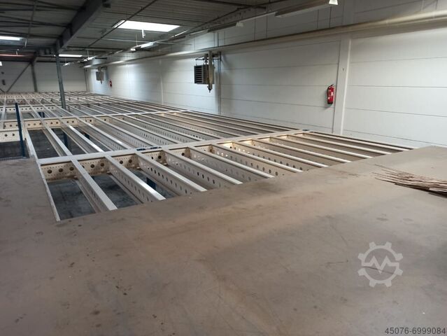 1.500 m² warehouse stage Nedcon 1.500 m² Lagerbühne Nedcon Säulenraster  800 cm x 600 cm!