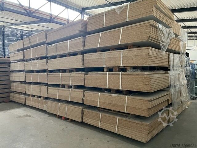 1.500 m² warehouse stage Nedcon 1.500 m² Lagerbühne Nedcon Säulenraster  800 cm x 600 cm!