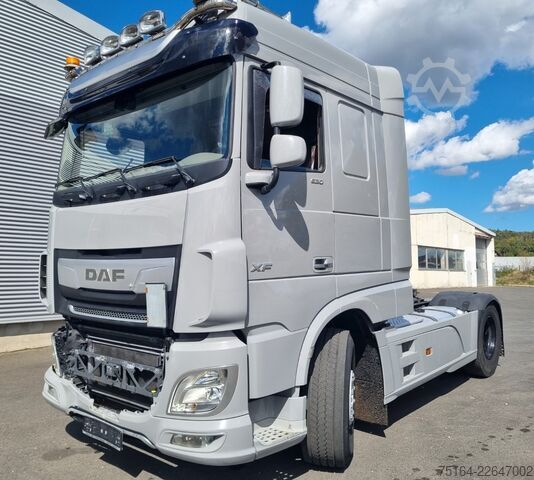 Tractor estándar DAF XF 530 FT beschädigt