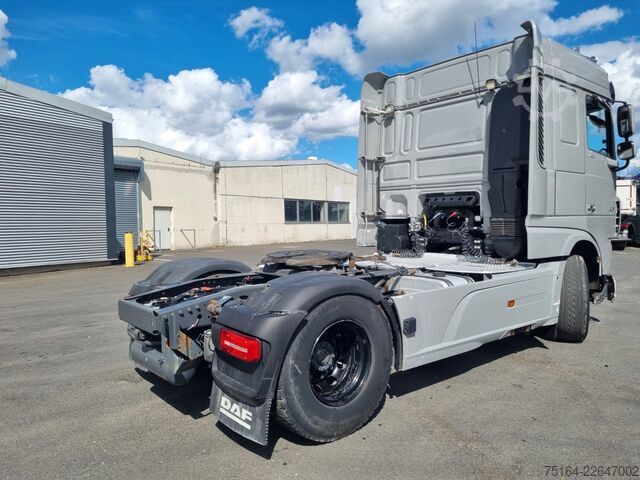 Tractor estándar DAF XF 530 FT beschädigt