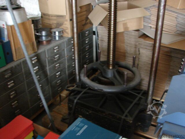 Máquina de encadernação de livros  