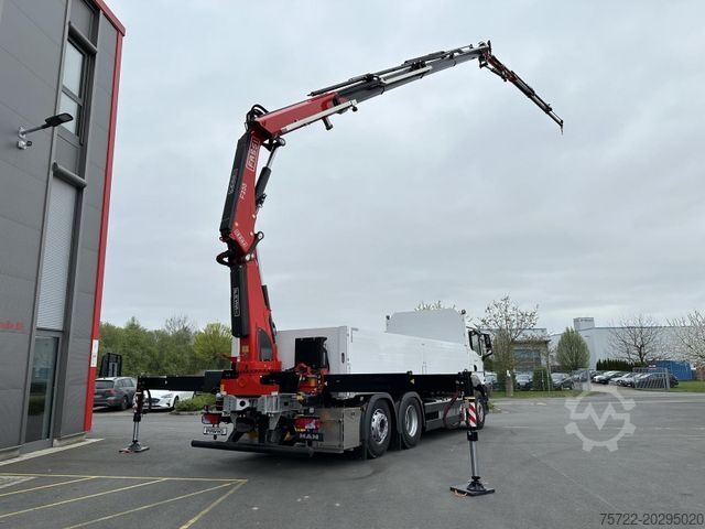 Platós teherautó MAN TGS 26.520 6x2-4 Pritsche Fassi F255RA2.24 + JIB