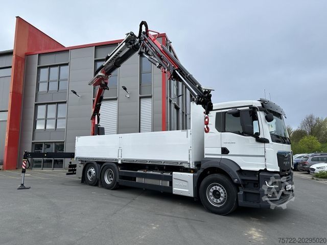 Platós teherautó MAN TGS 26.520 6x2-4 Pritsche Fassi F255RA2.24 + JIB