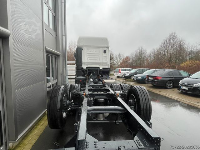 Chasis de camión IVECO S-WAY 490 Fahrgestell Baustoffpritsche Sofort
