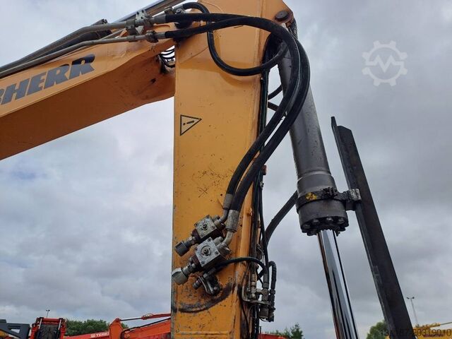 Rupsgraafmachine Liebherr R 946
