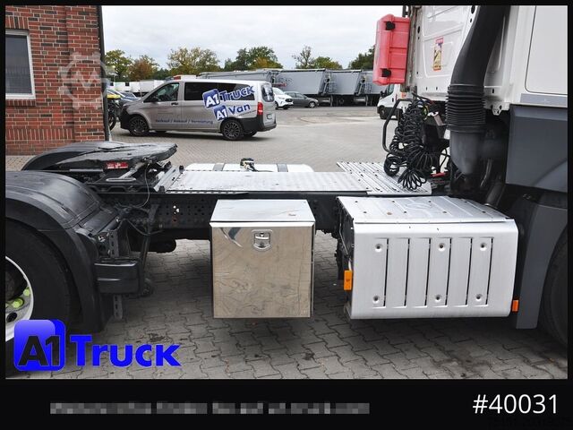 Ciężarówka do przewozu materiałów niebezpiecznych MERCEDES-BENZ 1843 StreamSpace GGVS ADR FL AT