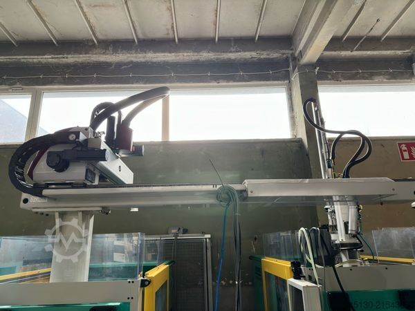 Injection molding machine Arburg 470C 1500-400