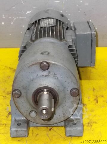 Getriebemotor 0,55 kW 112 U/min SEW-EURODRIVE R40DT80K4BM/HF