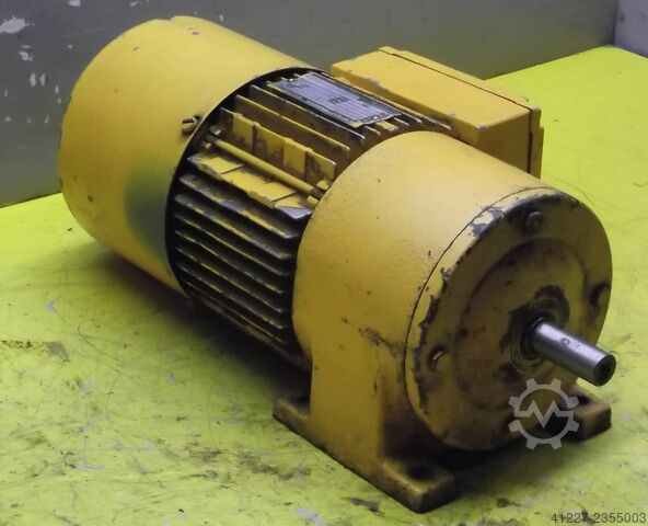 Převodový motor 0,15 kW 57 ot / min SEW-EURODRIVE R30DT71K4B