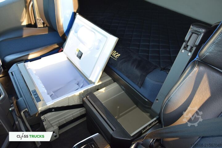 Standard tractor unit VOLVO FH 500 Globetrotter XL Varios