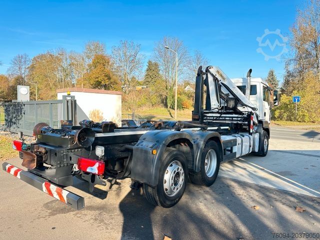 Autocamion cu cârlig pentru containere MAN TGS 26.400 6x2 Abrollkipper KRAN FUNK lift/lenk