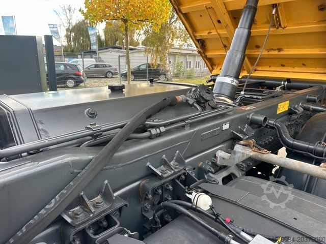 Wywrotka MERCEDES-BENZ Arocs 1846 4x4 Kipper Kran FUNK AHK 55to