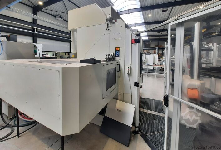 κατακόρυφο κέντρο κατεργασίας MAKINO V56-5XB + 3R System robot cell